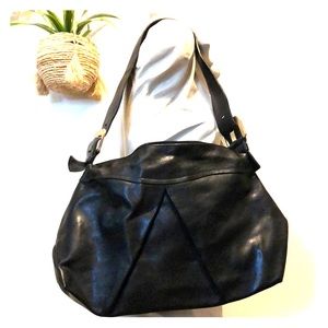 Perlina black leather shoulder bag